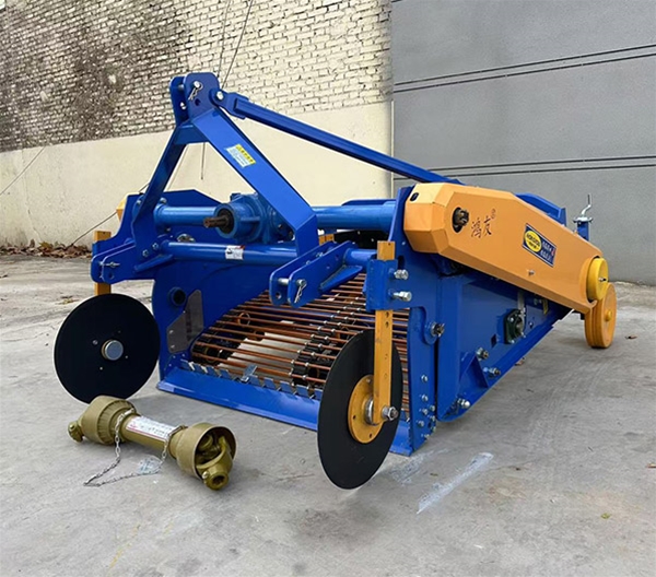 4UD-130馬鈴薯收獲機(jī)