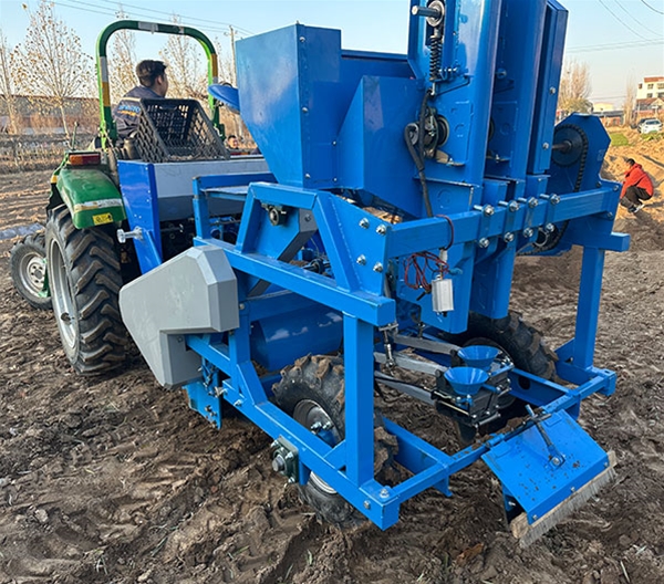點播式土豆種植機(jī)