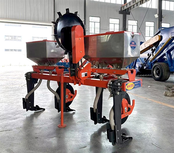 木薯施肥機(jī)