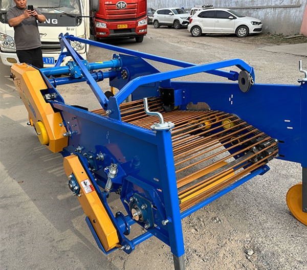 4UD-S馬鈴薯收獲機